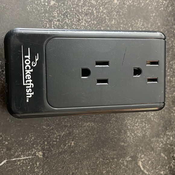 RocketFish RF-HTS100 Surge Protector - Picture 2 of 5